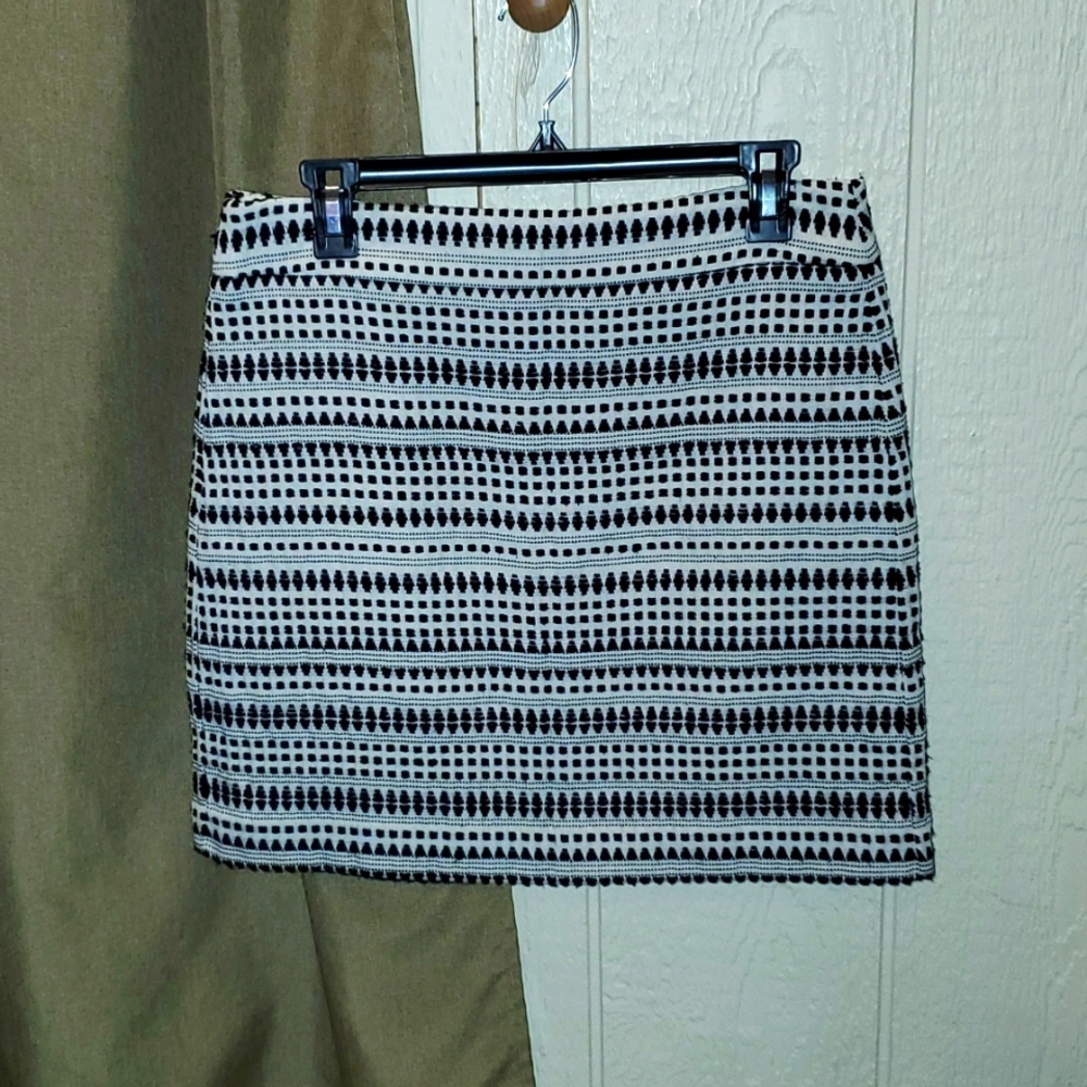 Loft light weight woven skirt size 6